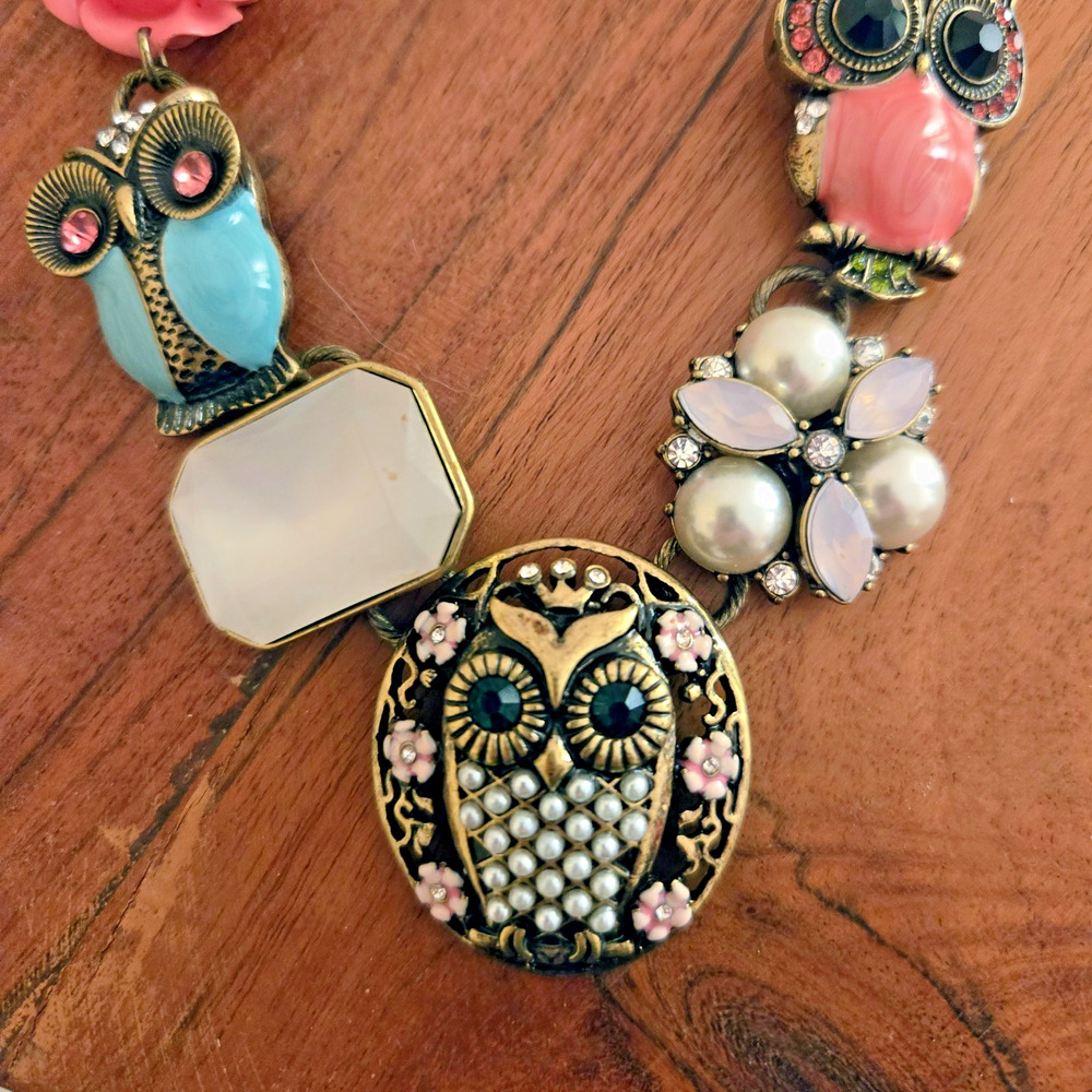 Vintage Betsey Johnson owl necklace with pearls crystals rose Bronze signed - Picture 3 of 13